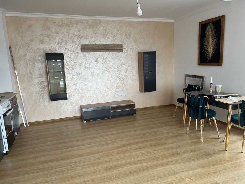 Дава се под наем Двустаен апартамент в Пловдив, Остромила - 60 кв.м за 275 € - Снимка #2