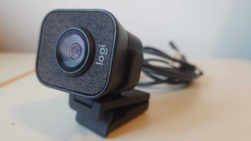 Cameră Web Logitech StreamCam, 1080p 60fps, USB-C + Accesorii montare