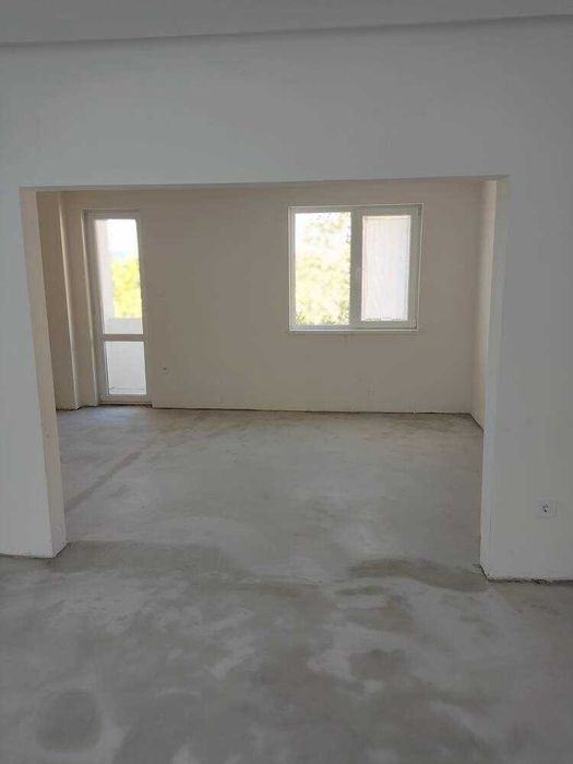 Продава се Тристаен апартамент в Пловдив, Въстанически - 92 кв.м за 1399 €/кв.м - Снимка #2