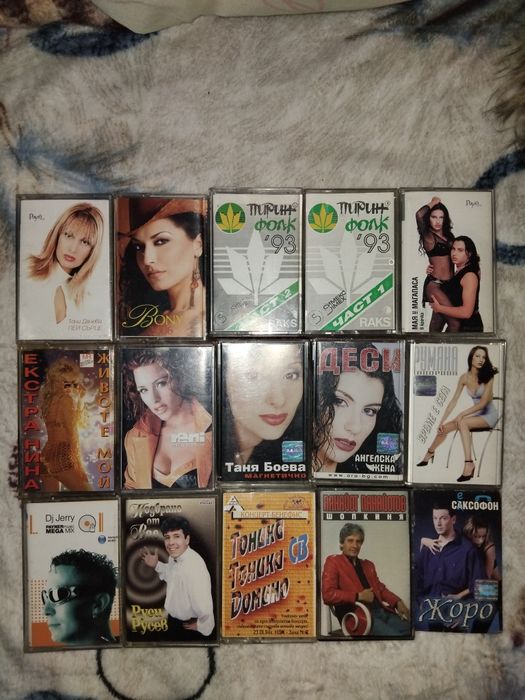 Аудио касетки с фолк и поп