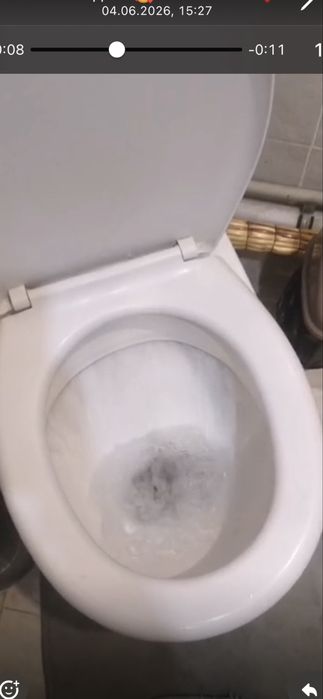 Унитаз рабочий белый