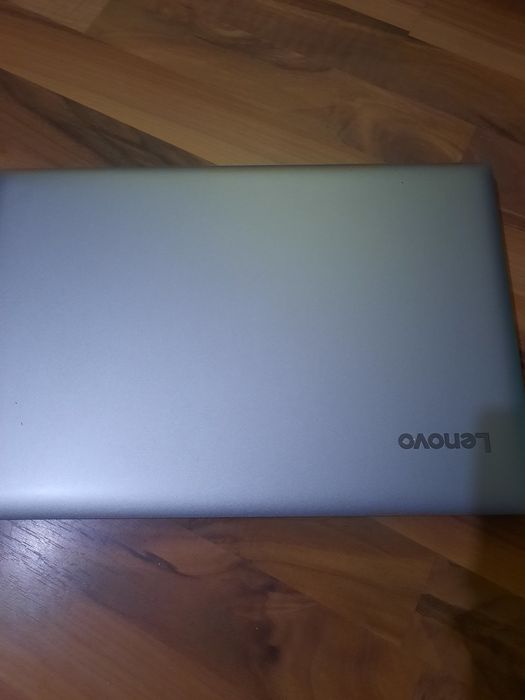 Vând laptop impecabil