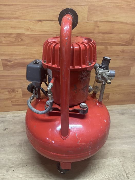 Compresor silentios 8bar 15L