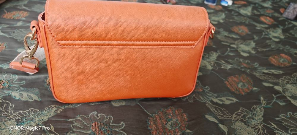 Оригинална чанта Valentino