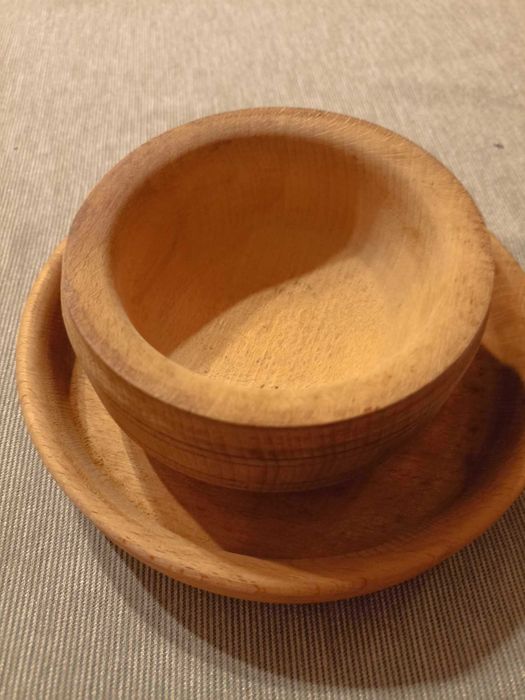 Две дървени купи