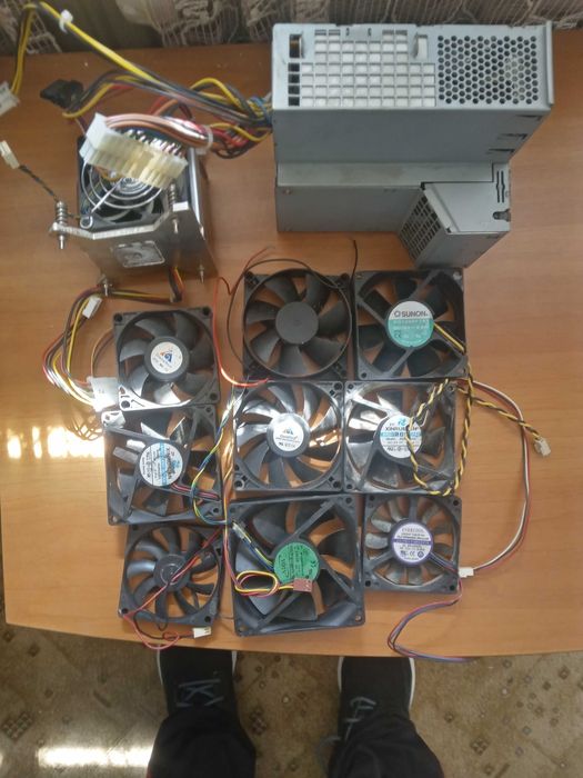 Лот от компютърни кабели, вентилатори и захранване Delta DPS-250AB (18x SATA, HDMI, VGA и др.)