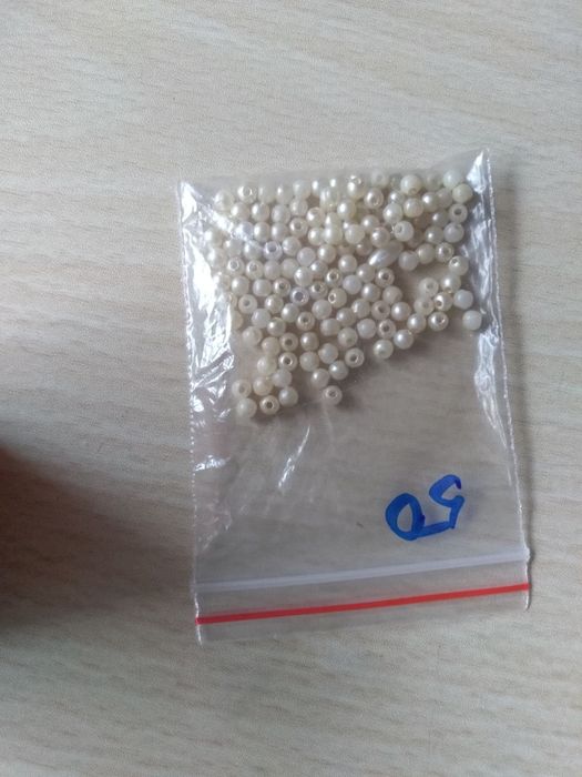 Продам бисер и для бисера.