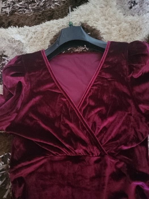 Vând Rochie Catifea