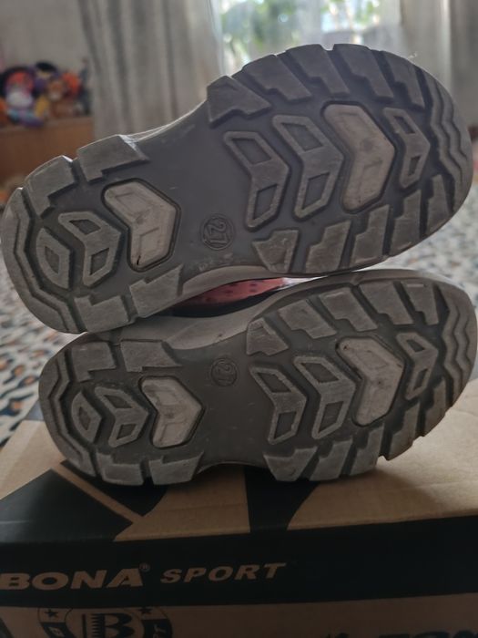 Продам зимние  сапожки для девочки!