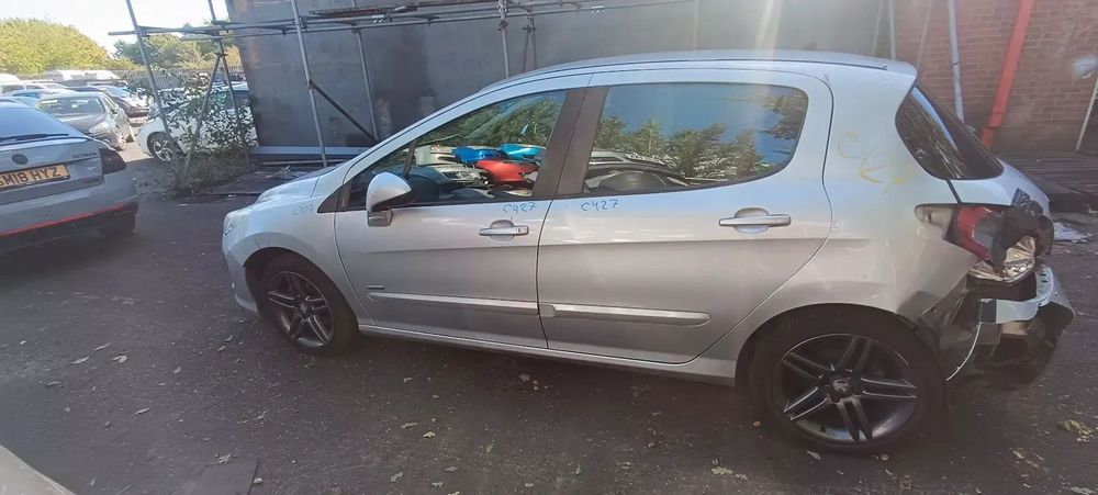 Dezmembrari / Dezmembrez Peugeot 308 1.6 DV6C cutie viteze manuală cod culoare EZR - VOPSEA GRI ALUMINIU