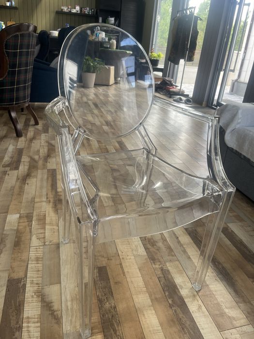 Продаются пластиковые стулья