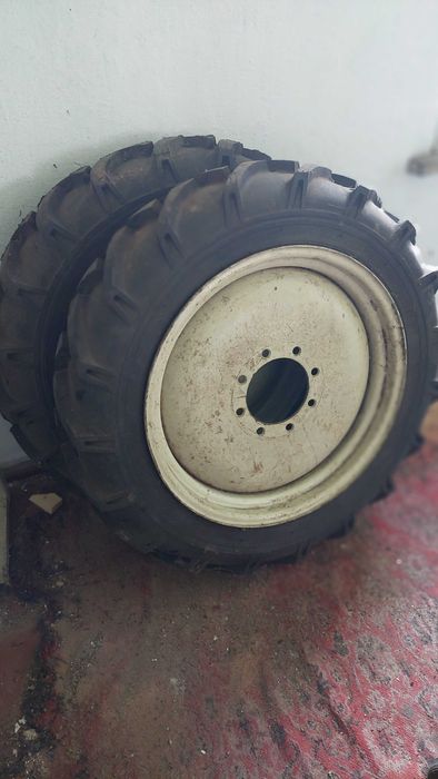 Гуми с джанти 8.3-24 - комплект