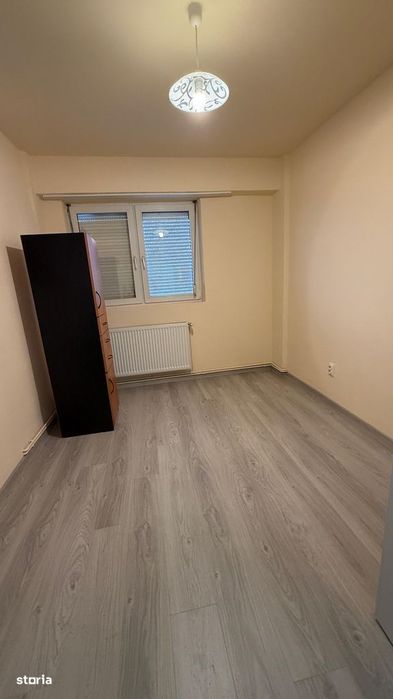 Apartament cu 3 camere decomandate, complet renovat,ultracentral Carei