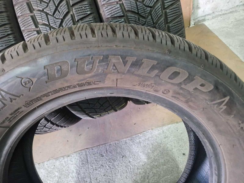 4 Dunlop R17 215/60
зимни гуми 
DOT4020