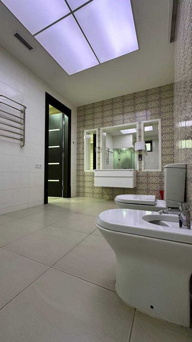 1500 кв.м Офис. Бизнес центр Ойбек Гранд мир Госпитальный 22.5 у.е