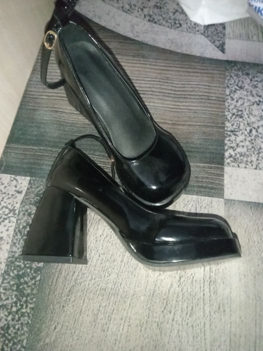 Продам туфли новые