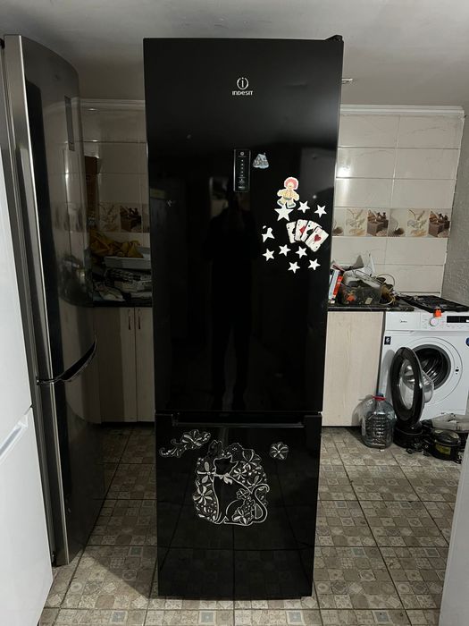 Холодильник INDESIT Но Фрост в хорошем рабочем состояние