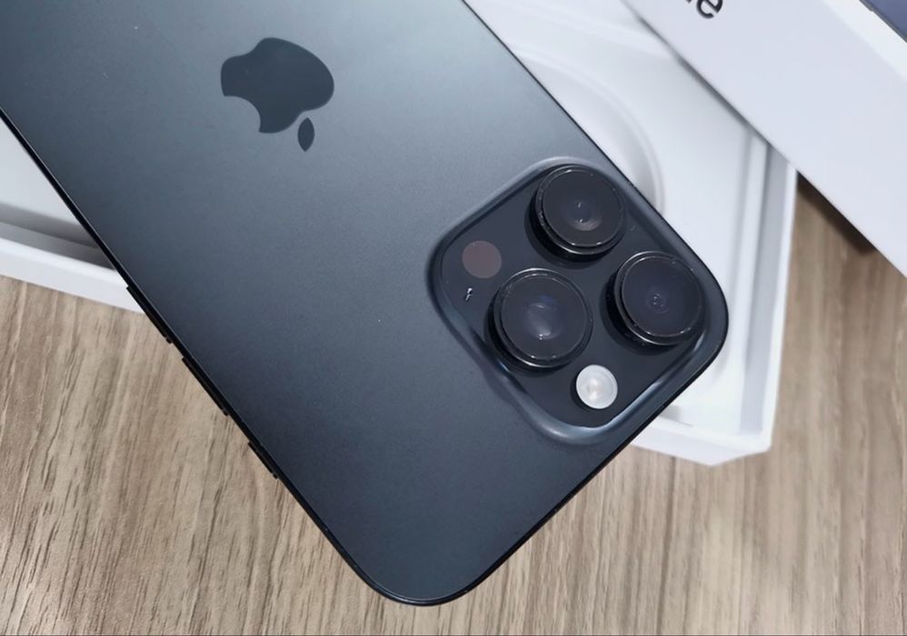 Iphone 16 Pro max black titanium