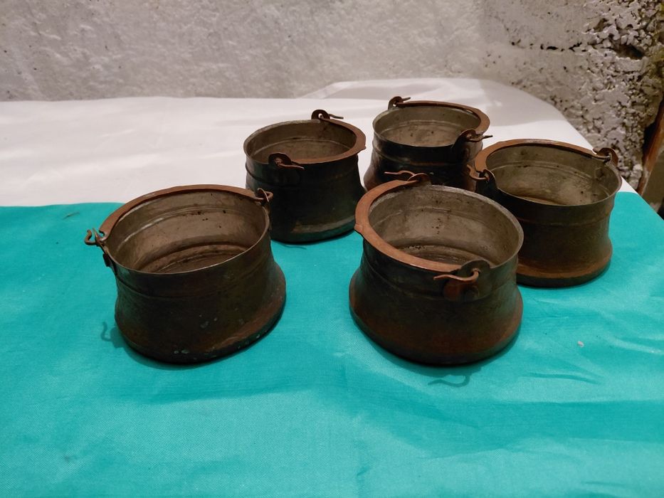 Стара медна посуда.