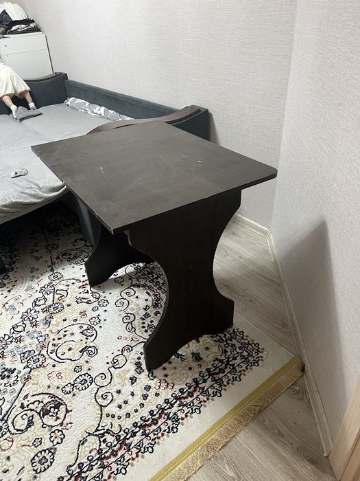 Продам стол кухонный