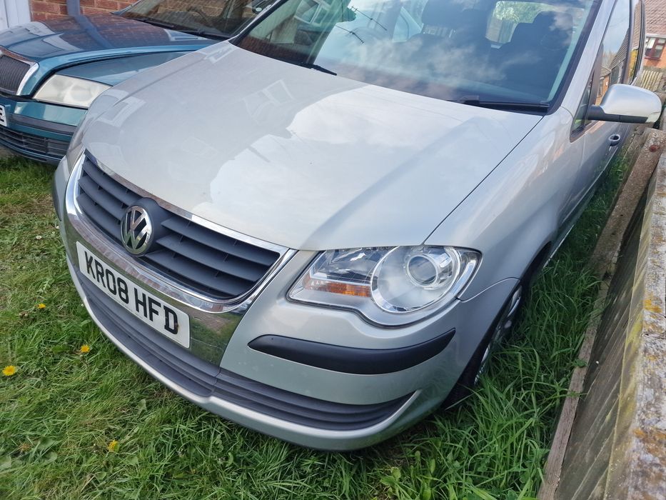 Dezmembrez Volkswagen Touran 1.6mpi fsi 1.9tdi 2.0tdi