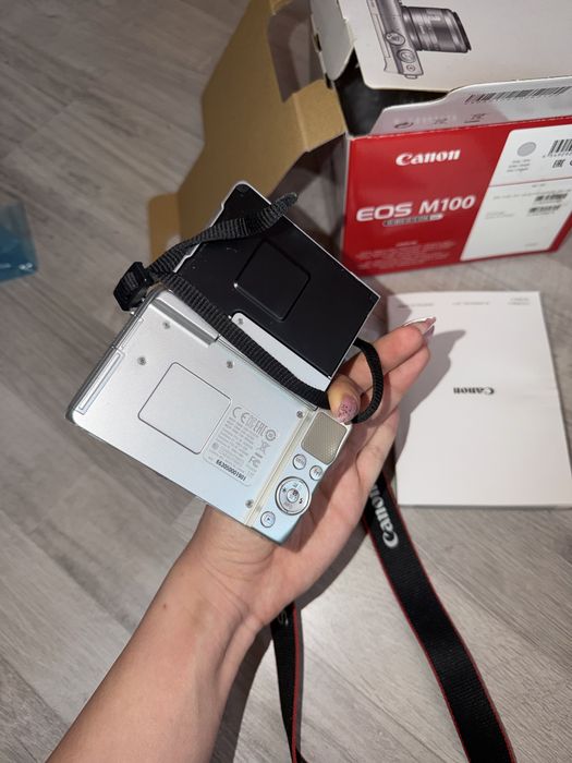 Фотоапарат Canon EOS M100 + обектив 15-45mm | 24MP | Въртящ екран