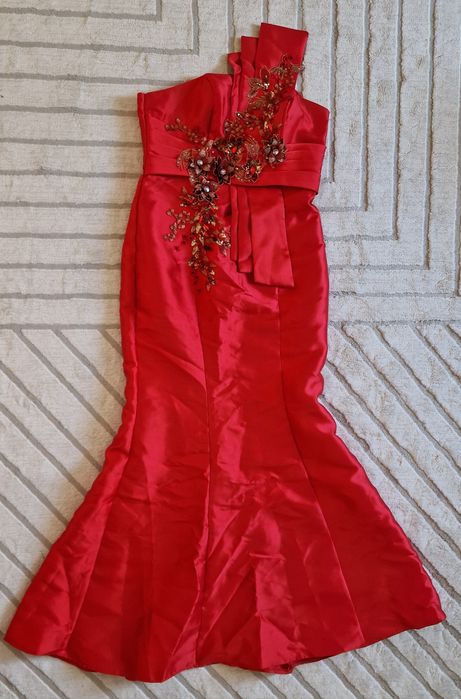 Красное платье в китайском стиле