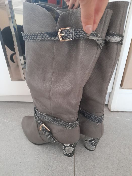 Стилни дамски ботуши