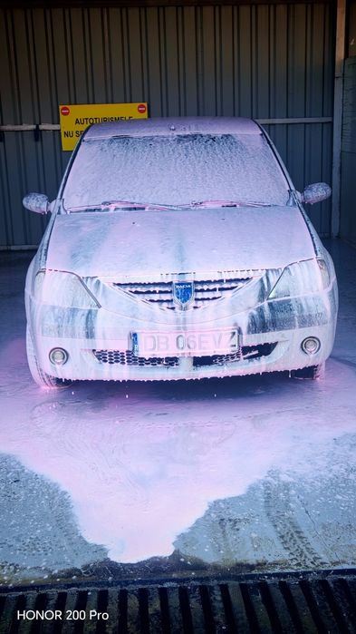 Vând Dacia Logan