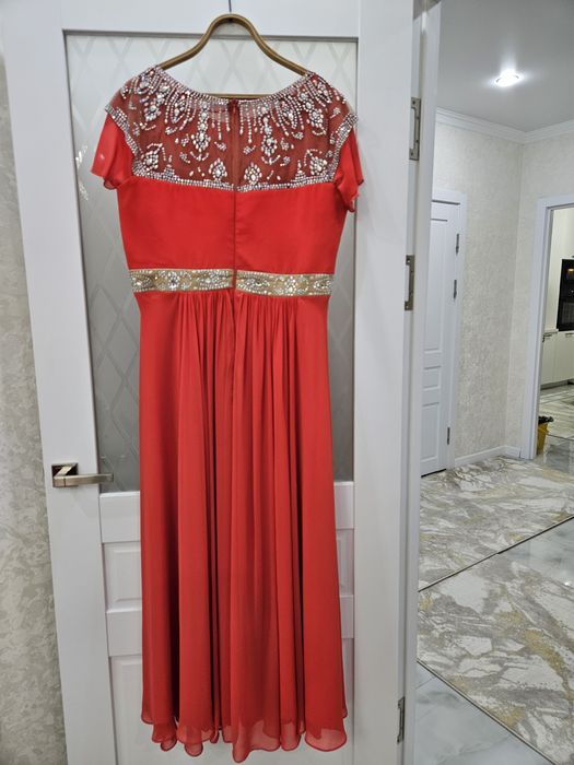 Продам красивое нарядное платье