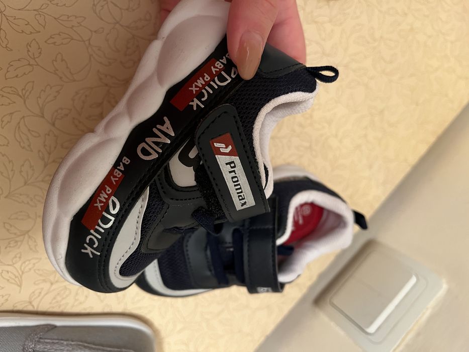 Продам детскую обувь