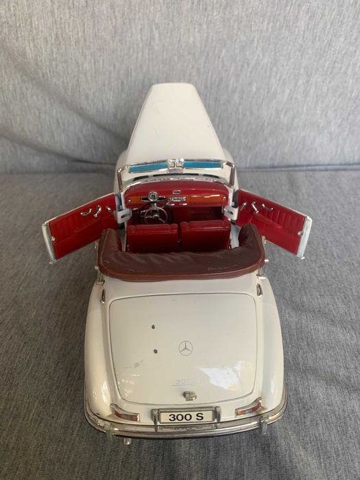 кобичка Mercedes-Benz 300 S