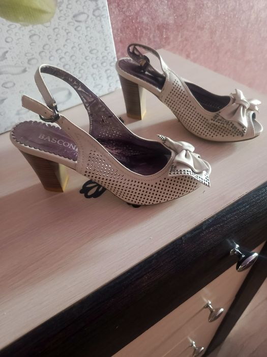 Продам женскую обувь