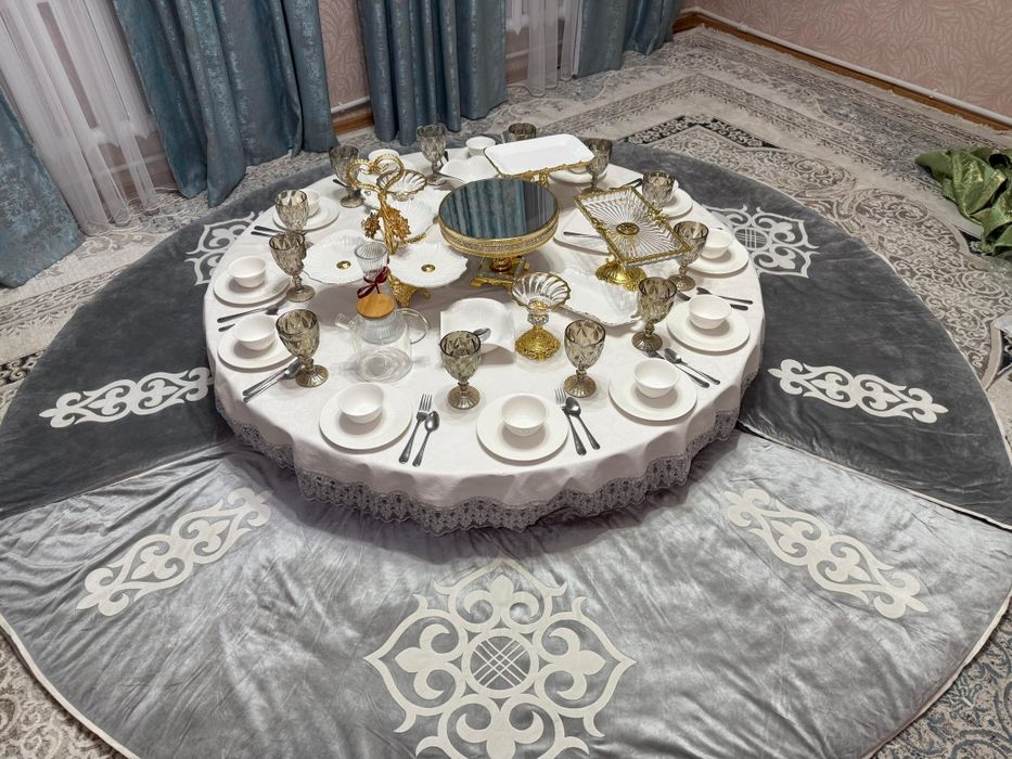 Арендв дөңгелек жер стол круглый стол көрпе аренда посуда стол корпе