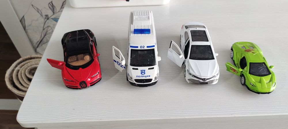 Продам машинки металлические