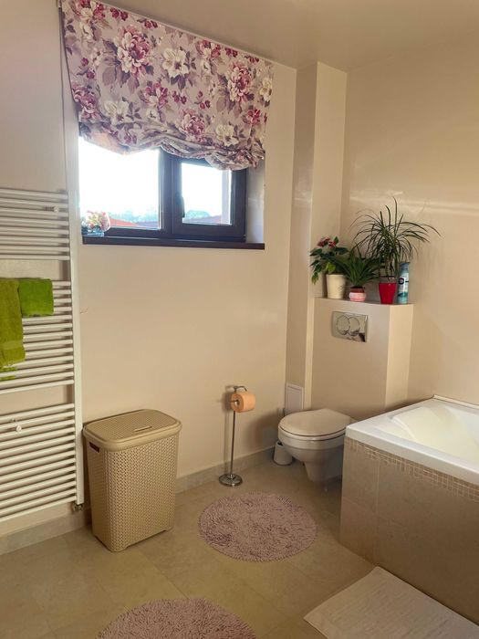 Inchiriez apartament 2 camere (56mp) cu parcare, in cartier Dambul Rotund