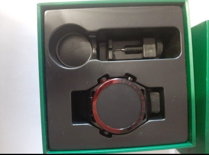 Электронные часы, новые, с коробкой