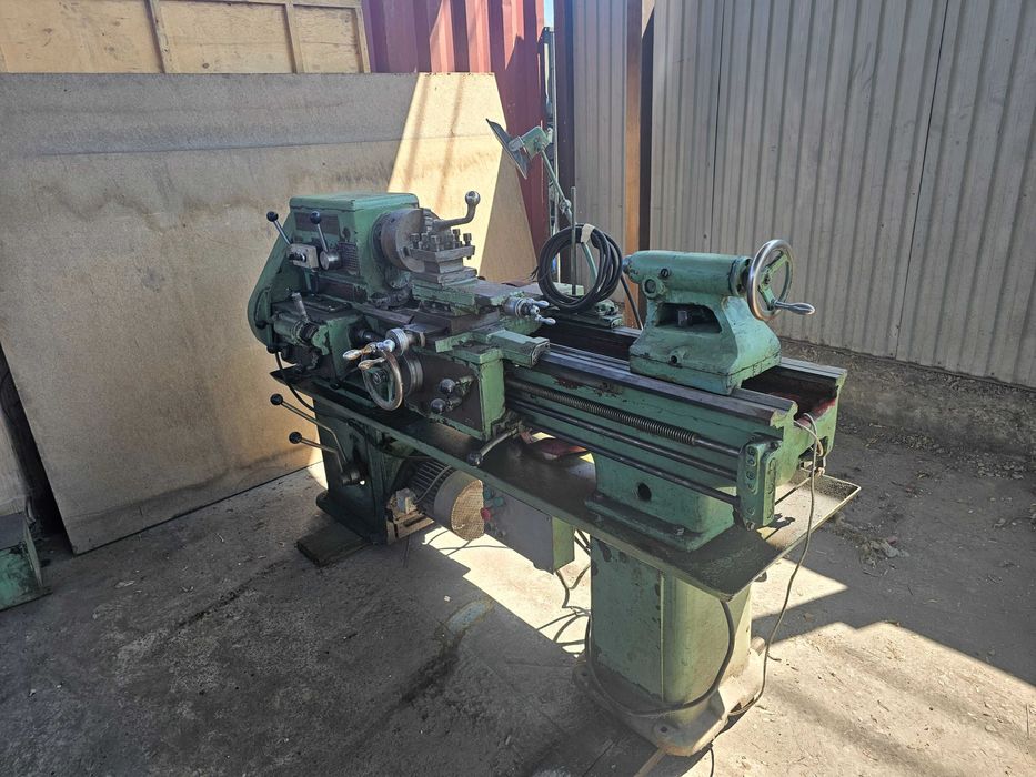 Токарный станок в отличном состоянии.