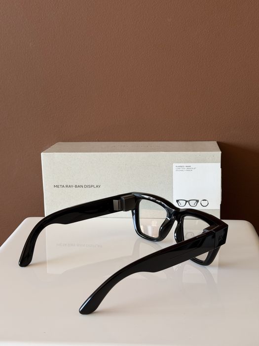 Meta - Ray-Ban Display & Neural Band | AI glasses with in-lens display