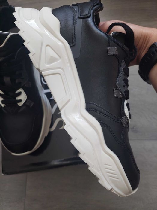 Sneakers Guess,o singura purtare