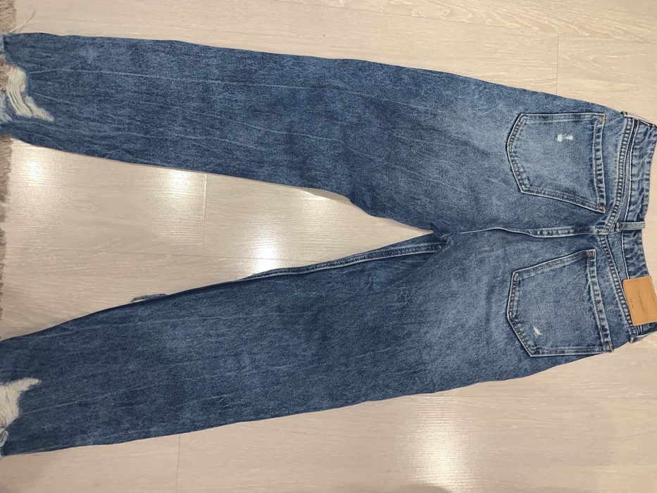 Скъсани дънки