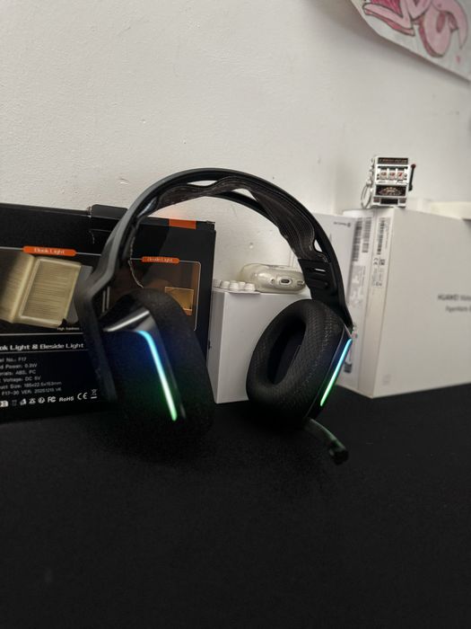 Vând căști gaming Logitech G733 Black, wireless, ca noi