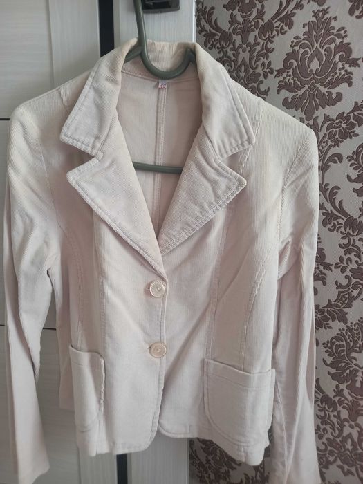 Продам женские пиджаки