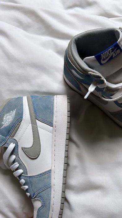 Jordan
Air Jordan 1 Retro High OG "Hyper Royal" sneakers
Air Jor