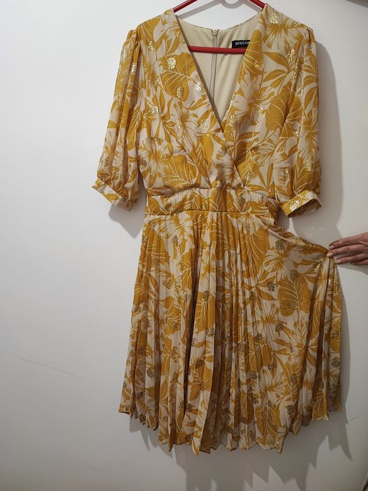 Rochie deosebita aproape noua