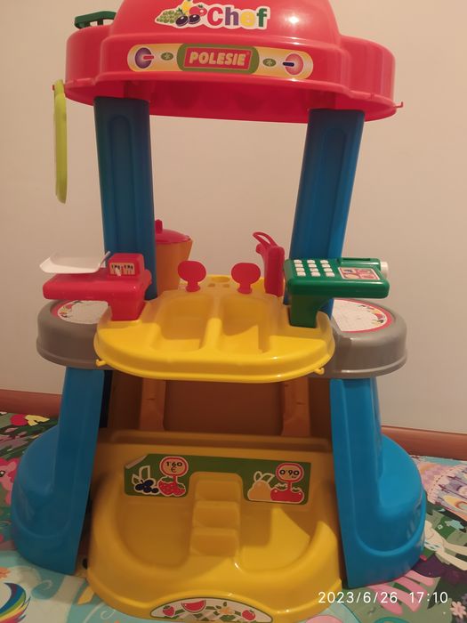 Детская игрушка кухня.