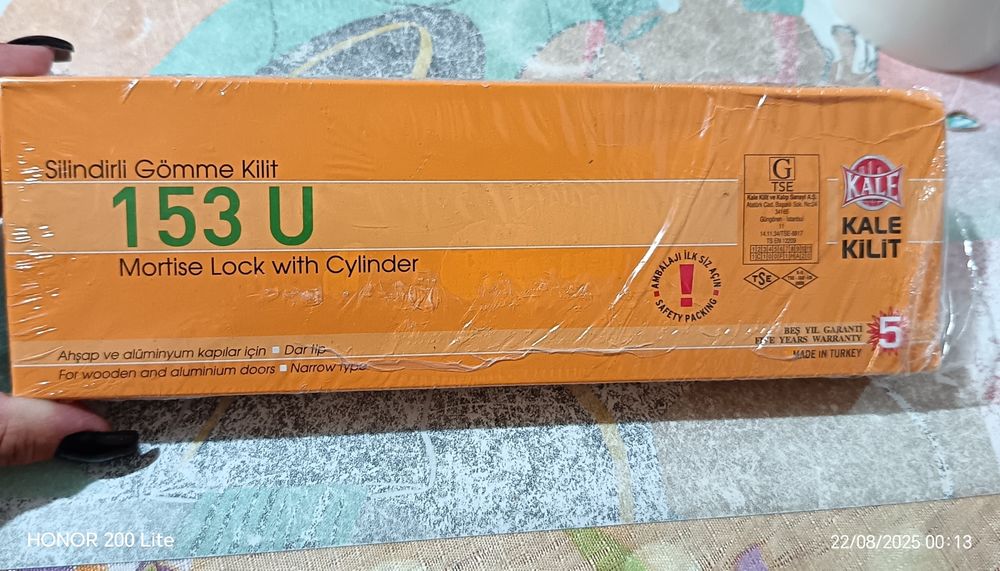 Дръжки за дограма и брави без секрет