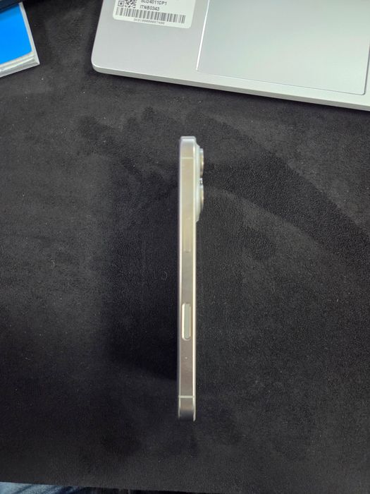 Iphone 16 pro Titanium Grey