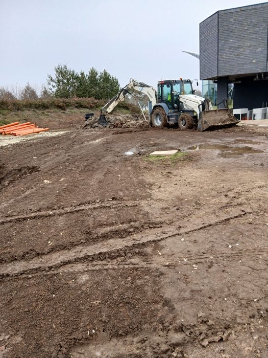 Închiriez buldoexcavator