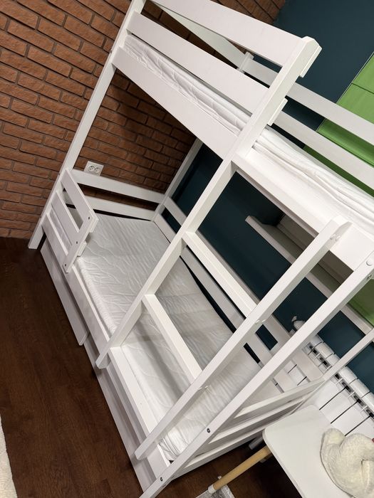 Детская двухярусная кровать